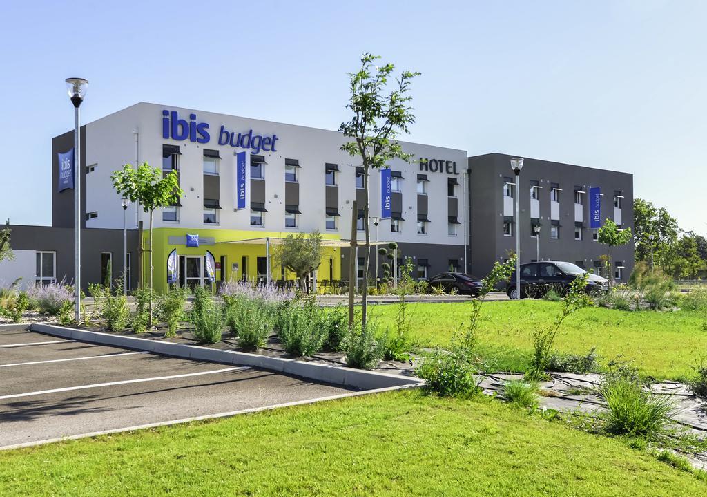 Hotel Ibis Budget Porte De Camargue Saint-Martin-de-Crau Exterior foto